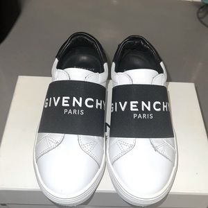Kids Givenchy size 32 worn twice